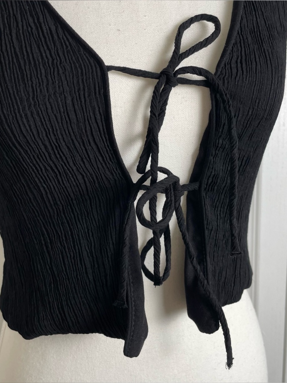 Zara Textured Tie Front Vest Top Women’s M Black Cropped Fitted Minimalist EUC - Picture 7 of 16